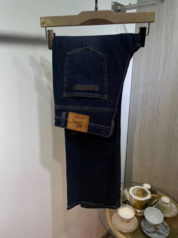 Джинсы Burberry — изображение 3